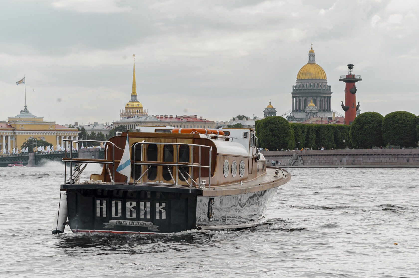 Rent a premium yacht in St. Petersburg