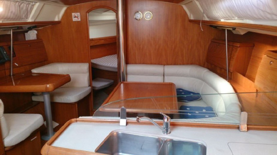 Jeanneau Sun Odyssey - 40, Парусная яхта