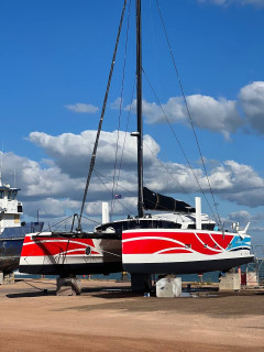 FIVE OCEAN, Sailing catamaran