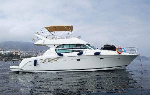 Prestige 42, Motor yacht