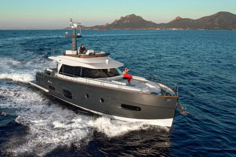 Azimut MAGELLANO, Motor yacht