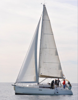 Eksodos, Sailing yacht