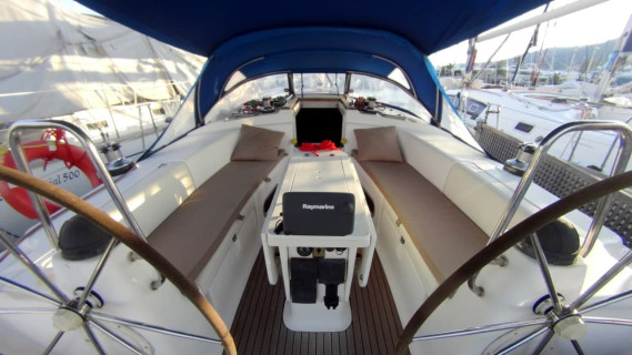 Bavaria 44 Cruiser, Sailing yacht