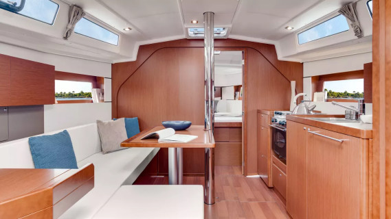 Beneteau 38, Sailing yacht