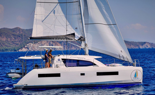 Leopard 40, Sailing catamaran