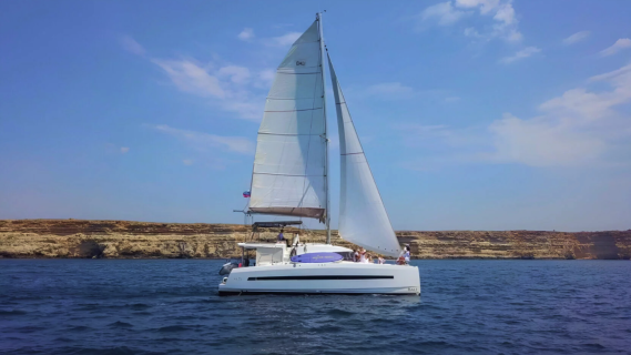 Bali 4.5, Sailing catamaran