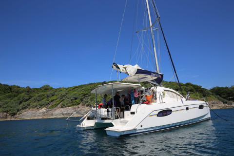 Leopard 39, Sailing catamaran