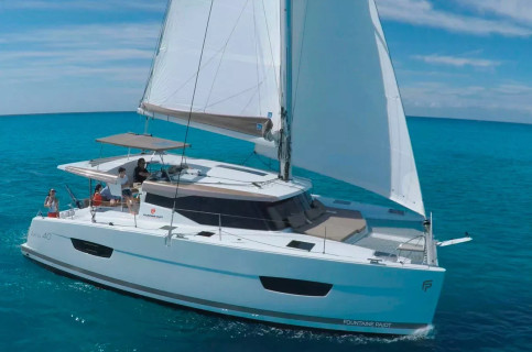 Lucia 40, Sailing catamaran