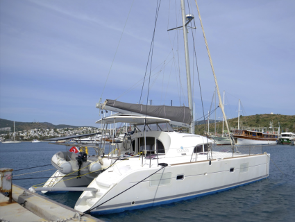 Lagoon38, Motor catamaran