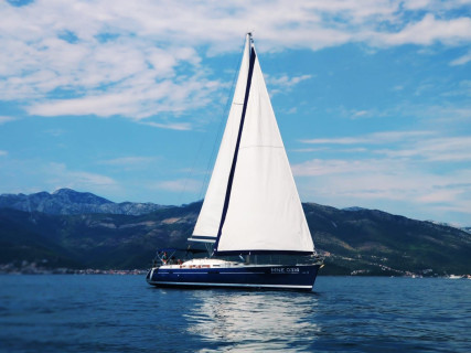 Beautiful day on a sailing yacht, Дневной тур, Черногория, Тиват